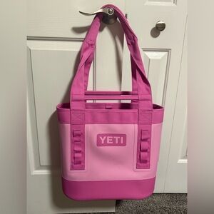 Yeti Camino 20 Carryall Tote Power Pink